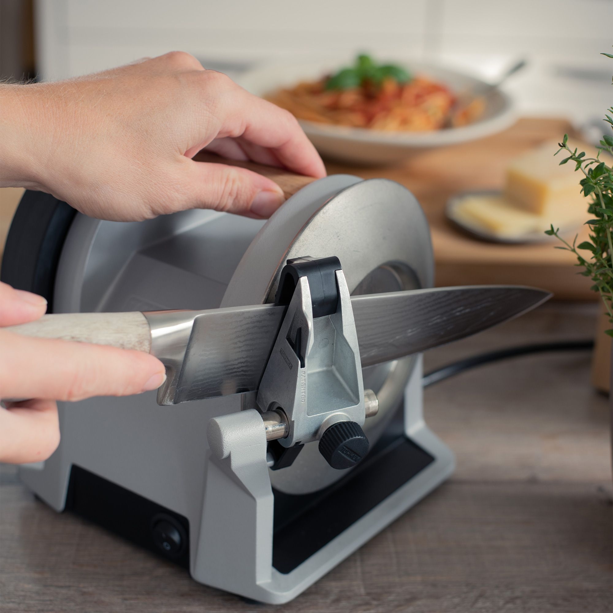 Tormek – Elektrischer Messerschärfer T-1 Kitchen Knife Sharpener Zinc Gray